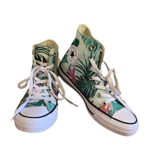 Cute Tropical Converse Sz 5.5 in great condition!!